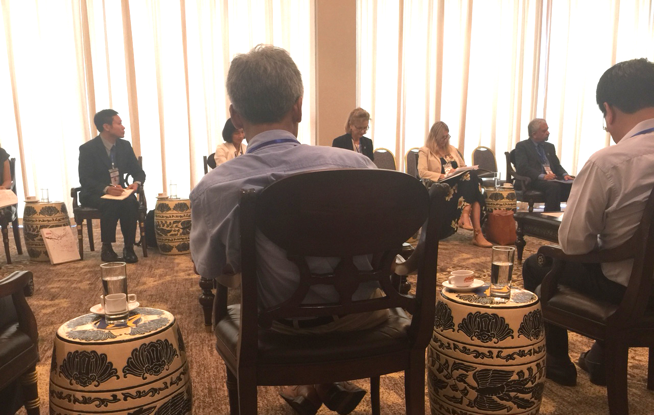 Các đại biểu và khách quan thưởng thức cà phê An Thái tại đại hội GEF